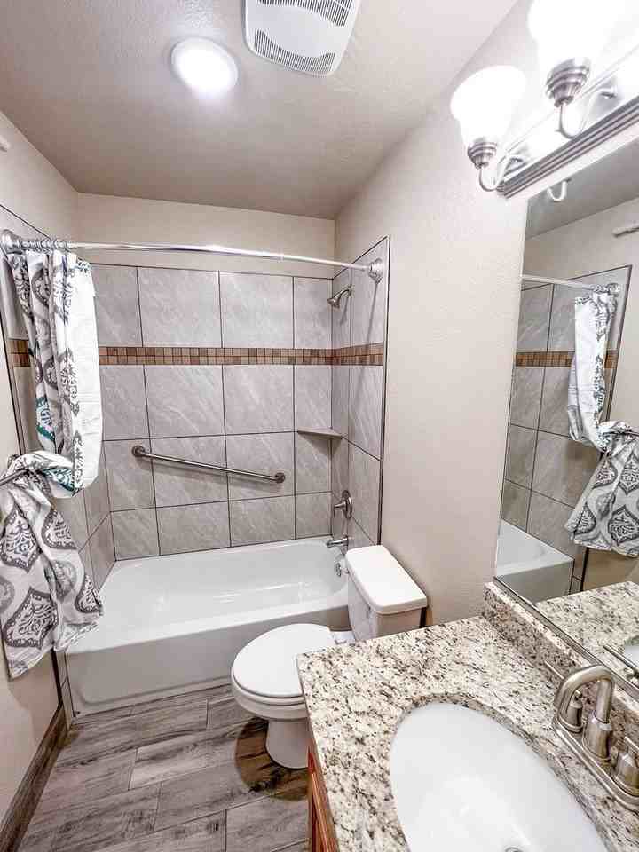 1060 N Louis St - Photo 4 of 6