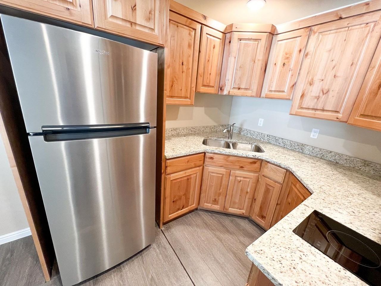 1060 N Louis St - Photo 2 of 9