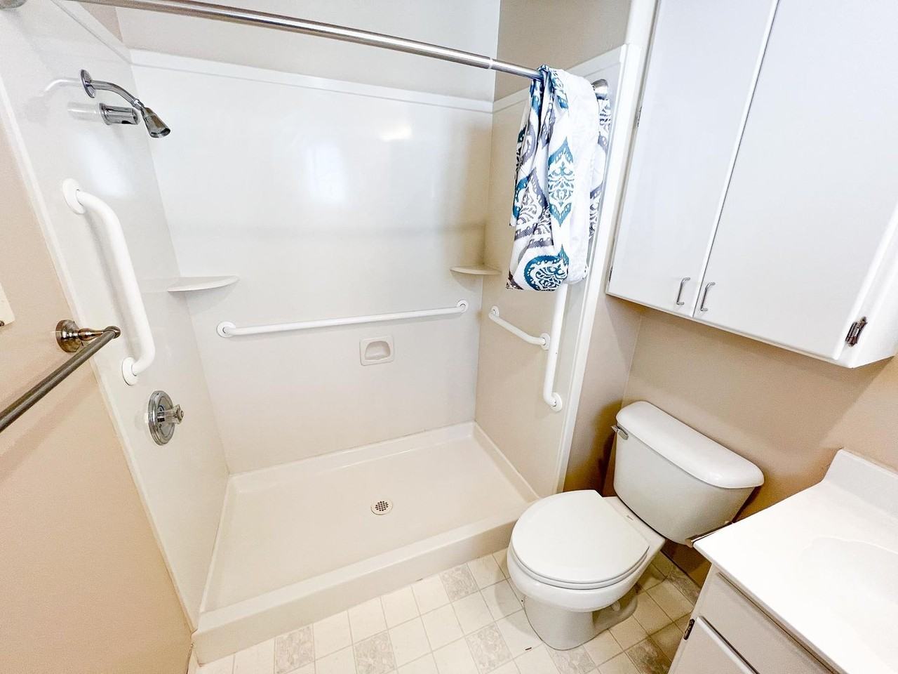 1060 N Louis St - Photo 6 of 9