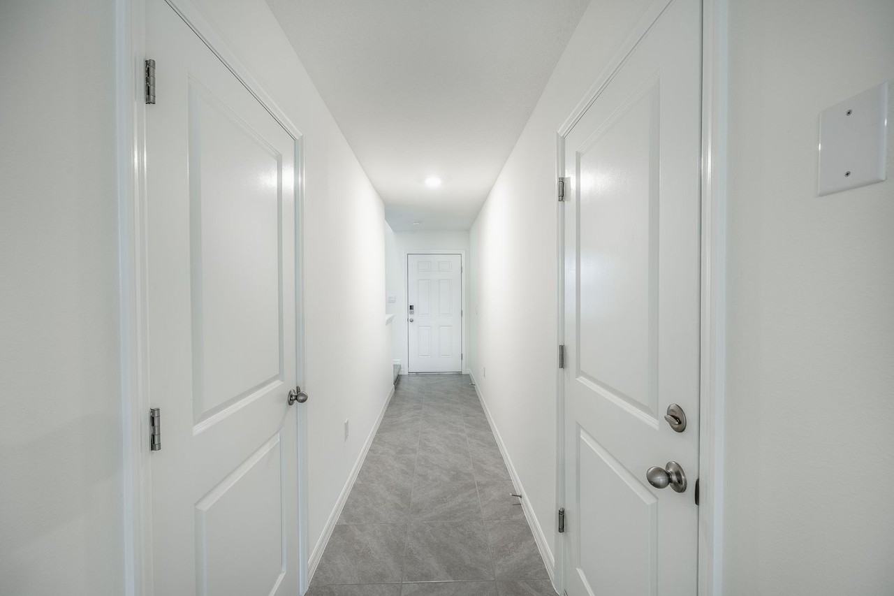 8250 Sw 67th Ave - Photo 3 of 22