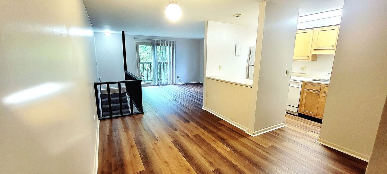2022 Summit St - Photo 4 of 18