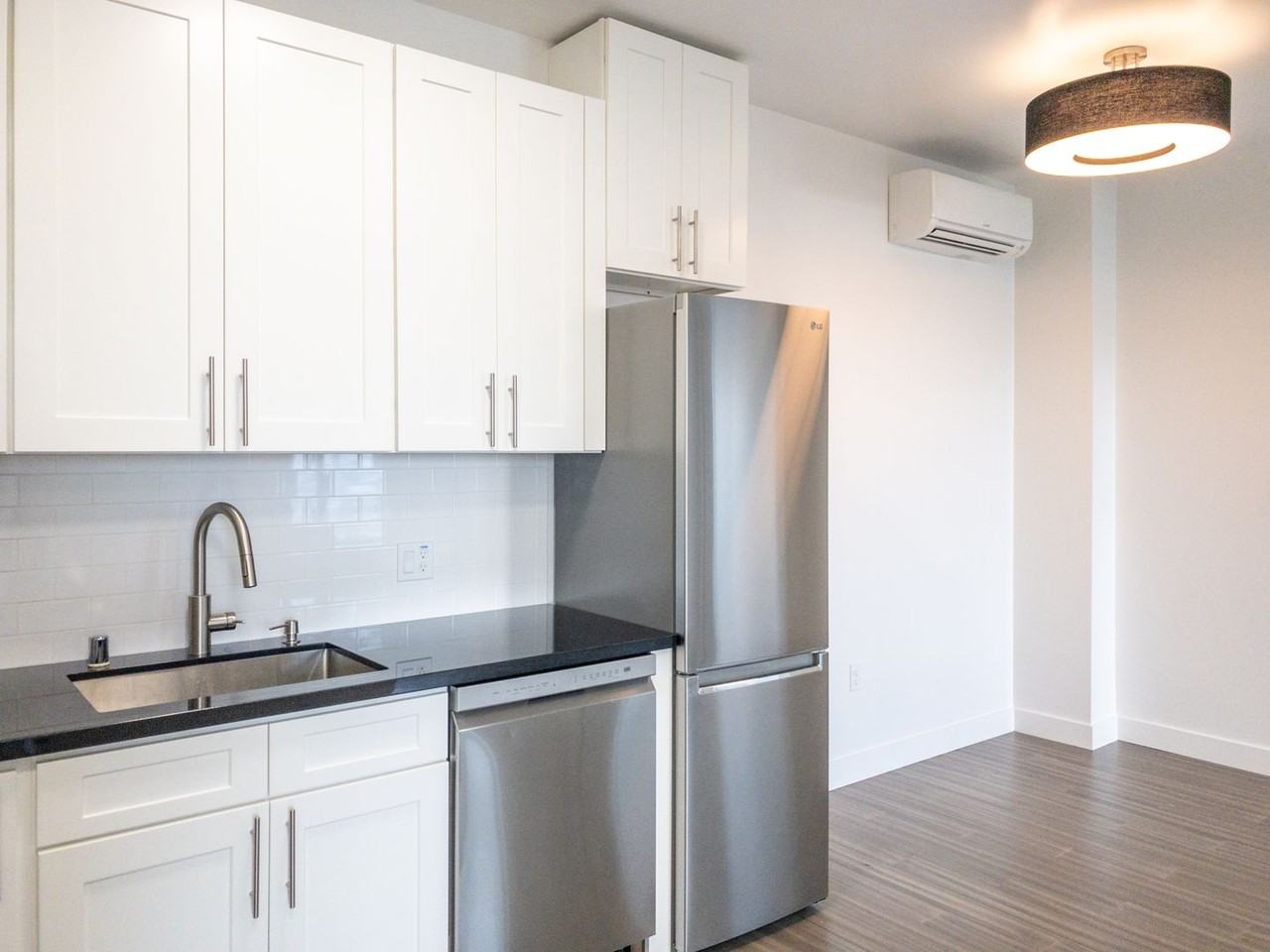 77 Bulkley Ave - Photo 4 of 24
