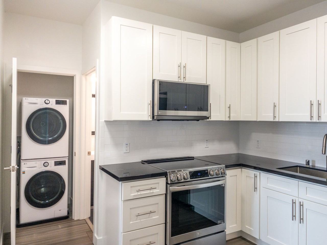 77 Bulkley Ave - Photo 2 of 24