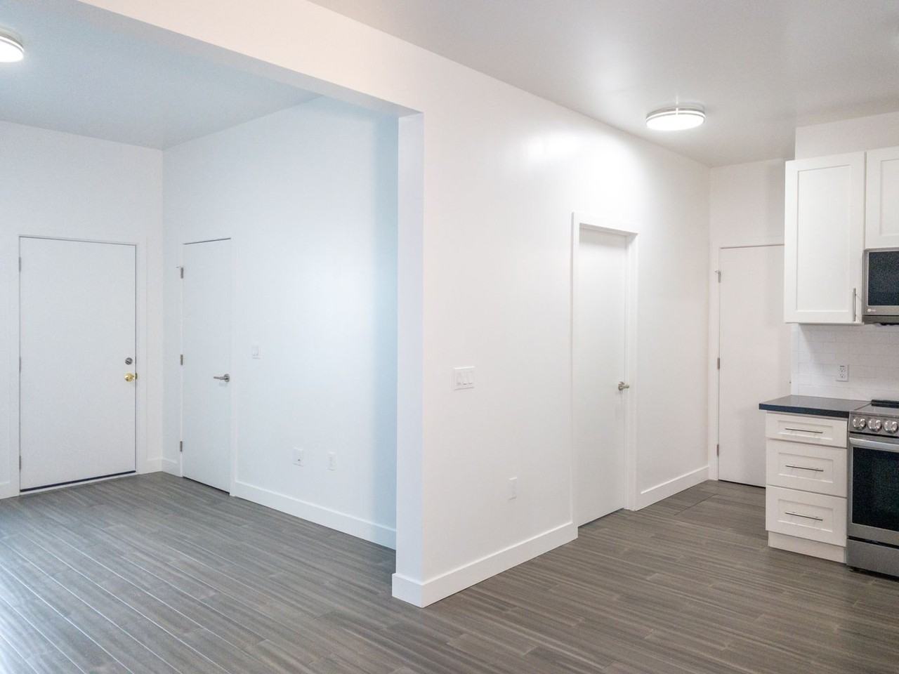 77 Bulkley Ave - Photo 6 of 24