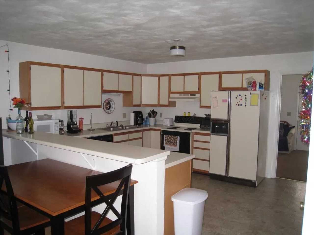 802 Patrick Henry Dr - Photo 5 of 10