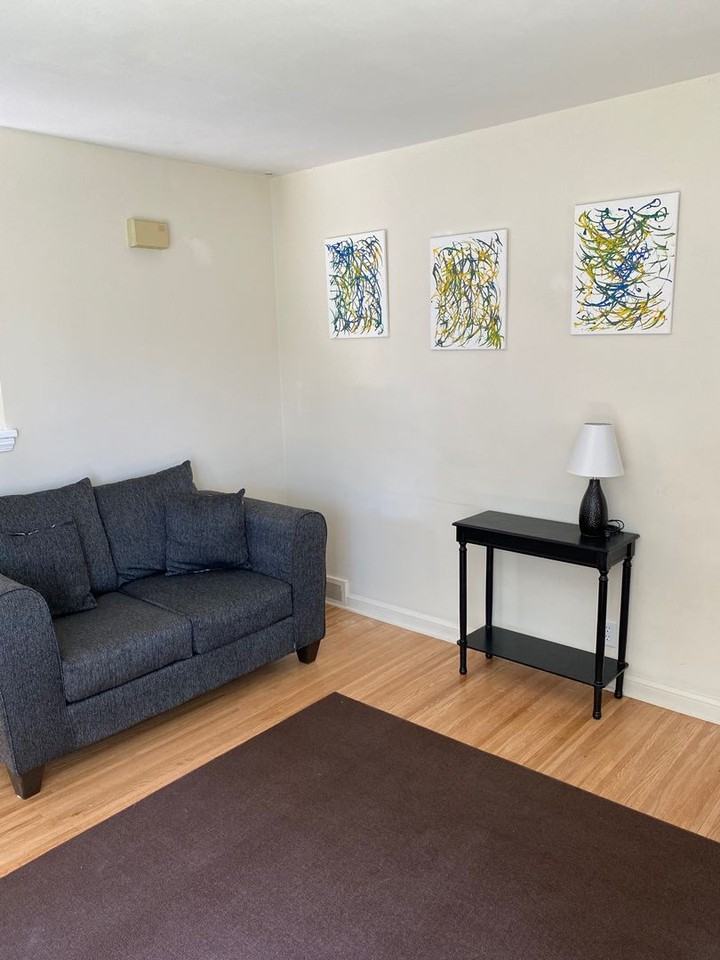 10 Stanford Rd W - Photo 3 of 32