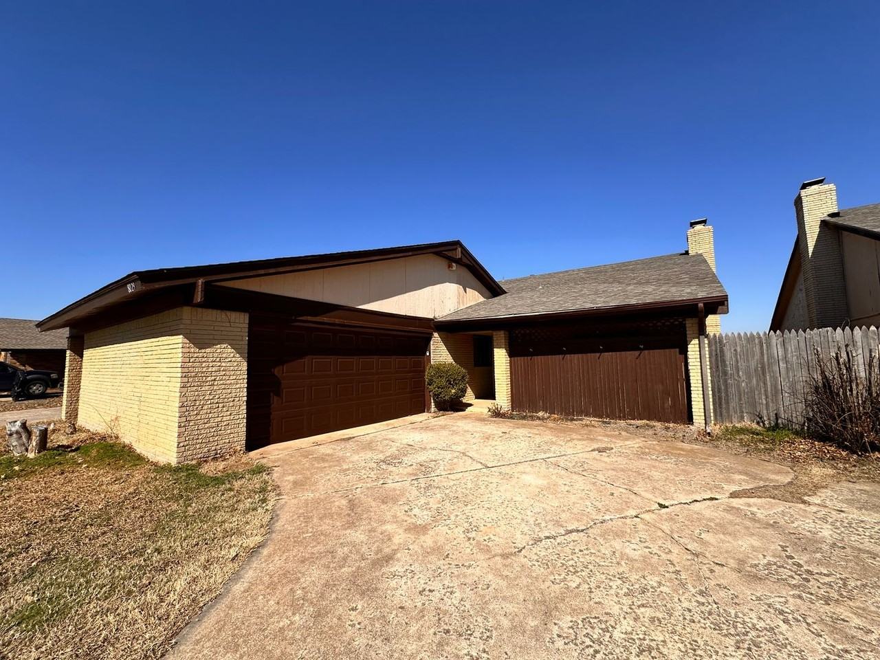 8029 Nw 104th St - Photo 2 of 34