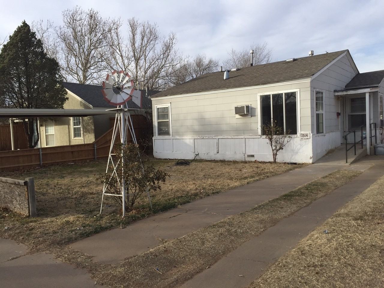 1514 33rd St - Photo 2 of 9