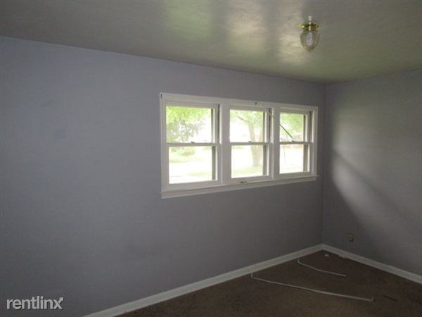 2914 Cheyenne Ave - Photo 3 of 4