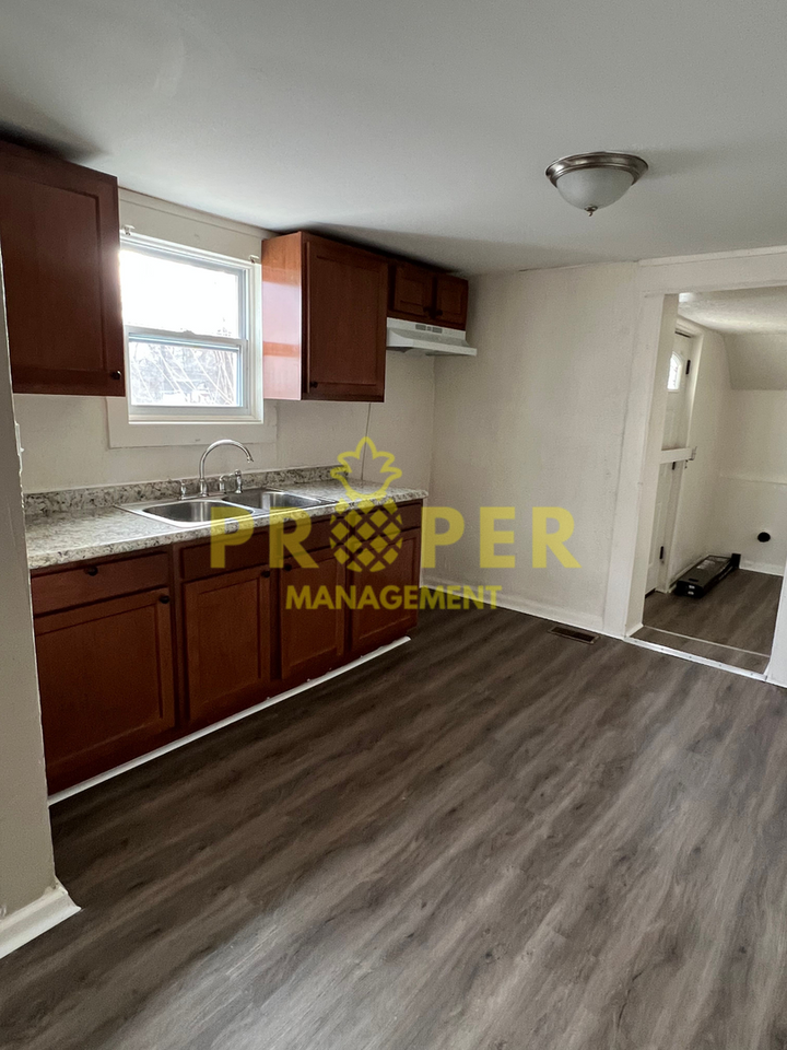 4600 Kings Hwy - Photo 3 of 9