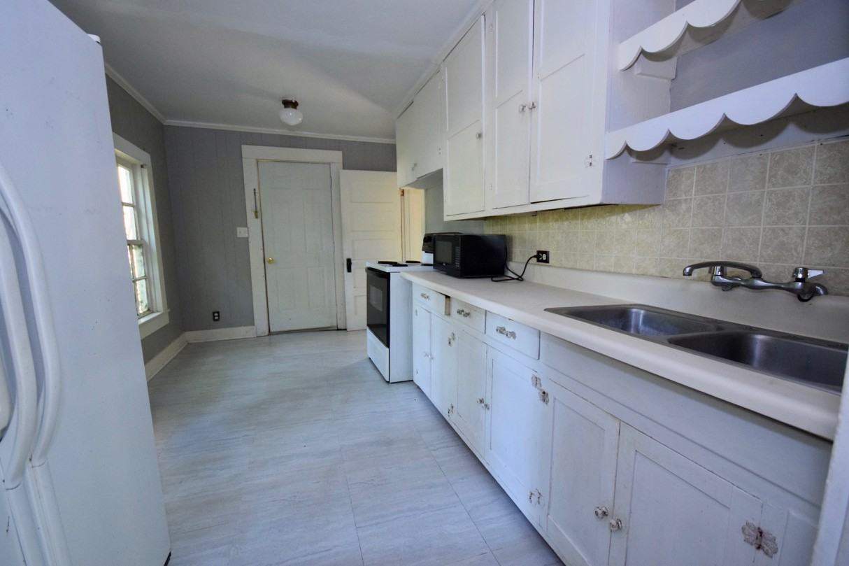 103 Myrtle St - Photo 4 of 9