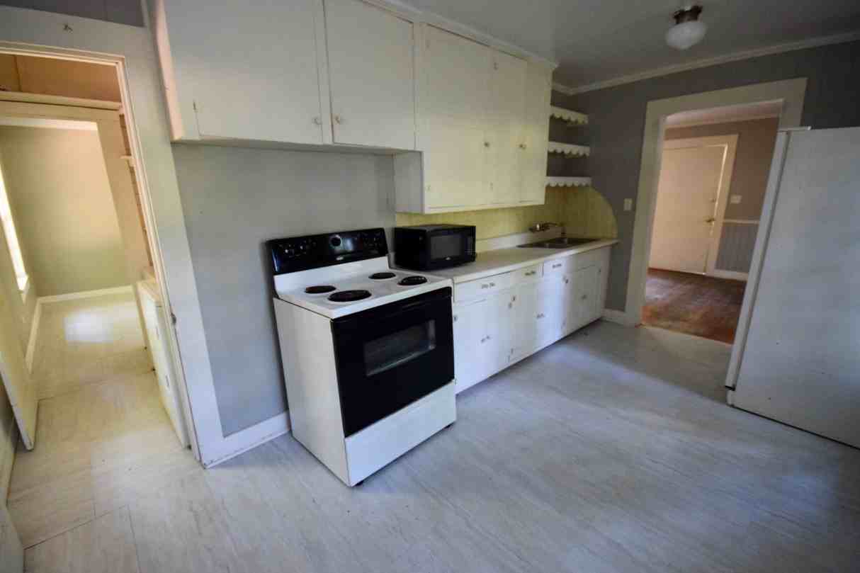103 Myrtle St - Photo 5 of 9