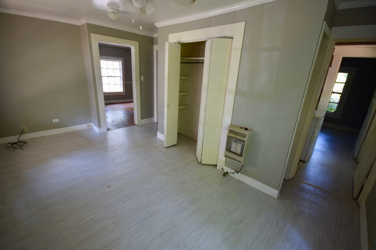 103 Myrtle St - Photo 7 of 9