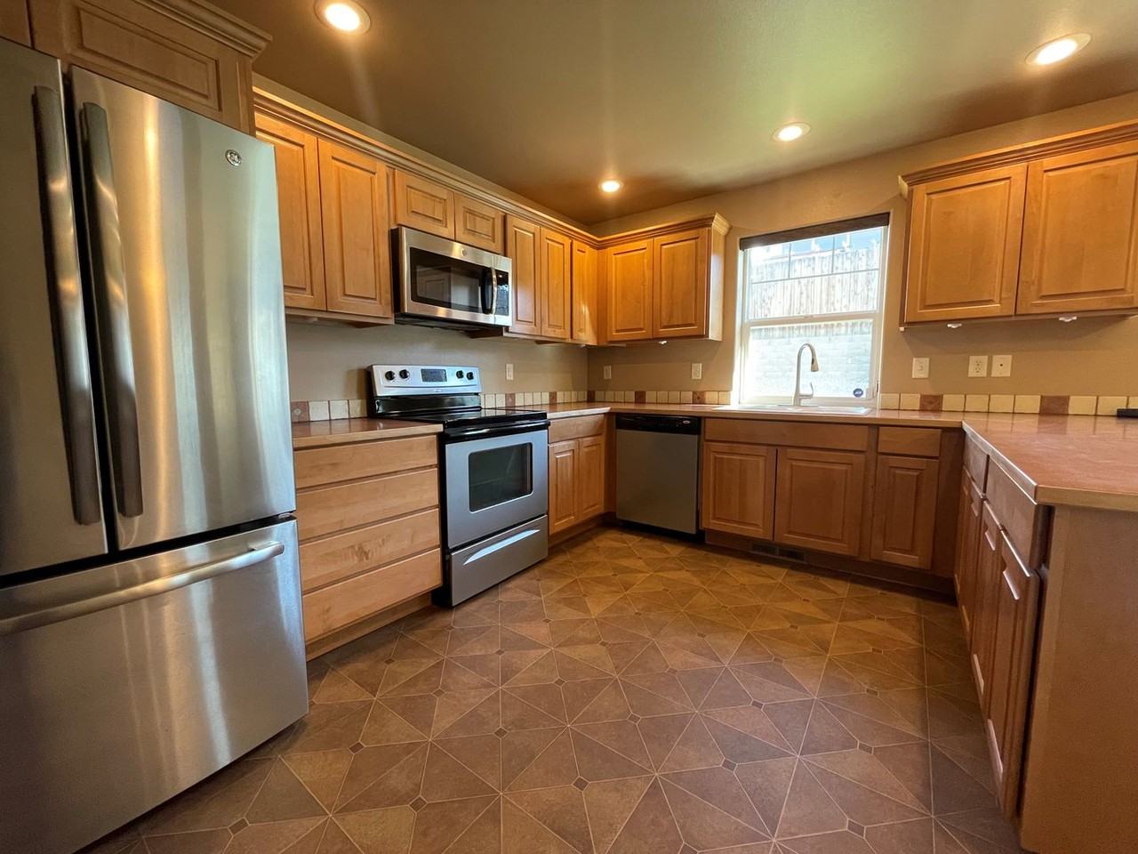 907 Fawn Cir - Photo 2 of 18