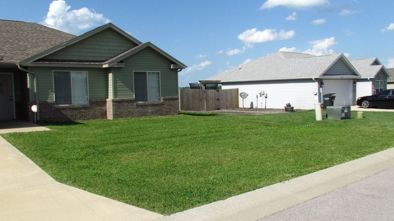 100 Greythorn Ct - Photo 3 of 50