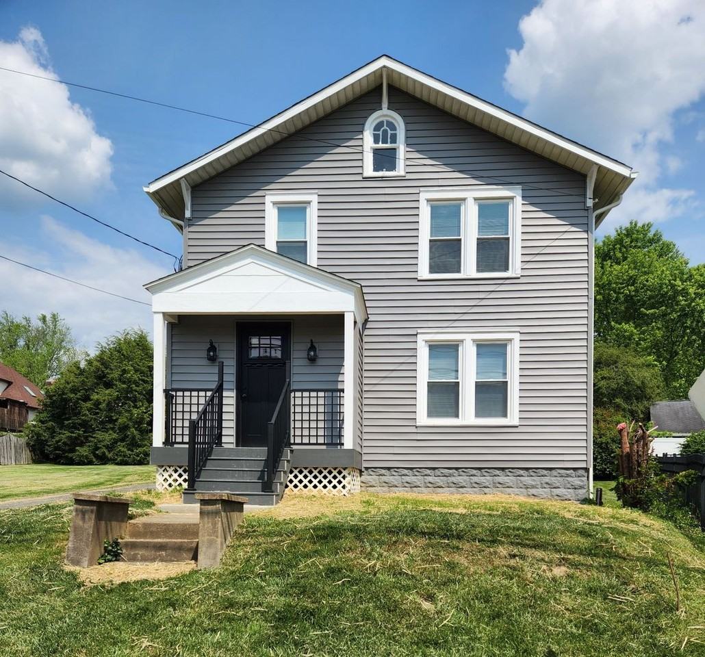 404 Junior Ave - Photo 2 of 35