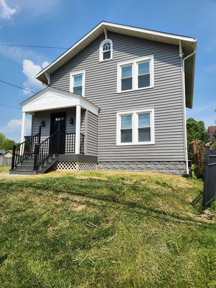 404 Junior Ave - Photo 3 of 35