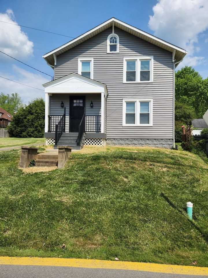 404 Junior Ave - Photo 4 of 35