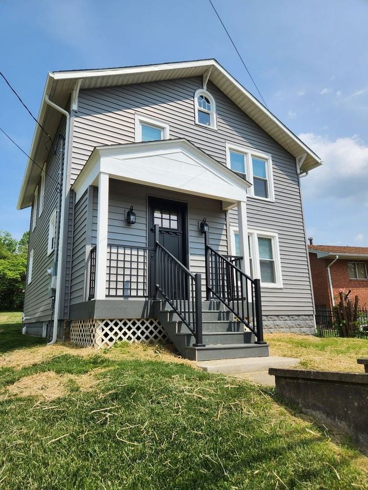 404 Junior Ave - Photo 5 of 35