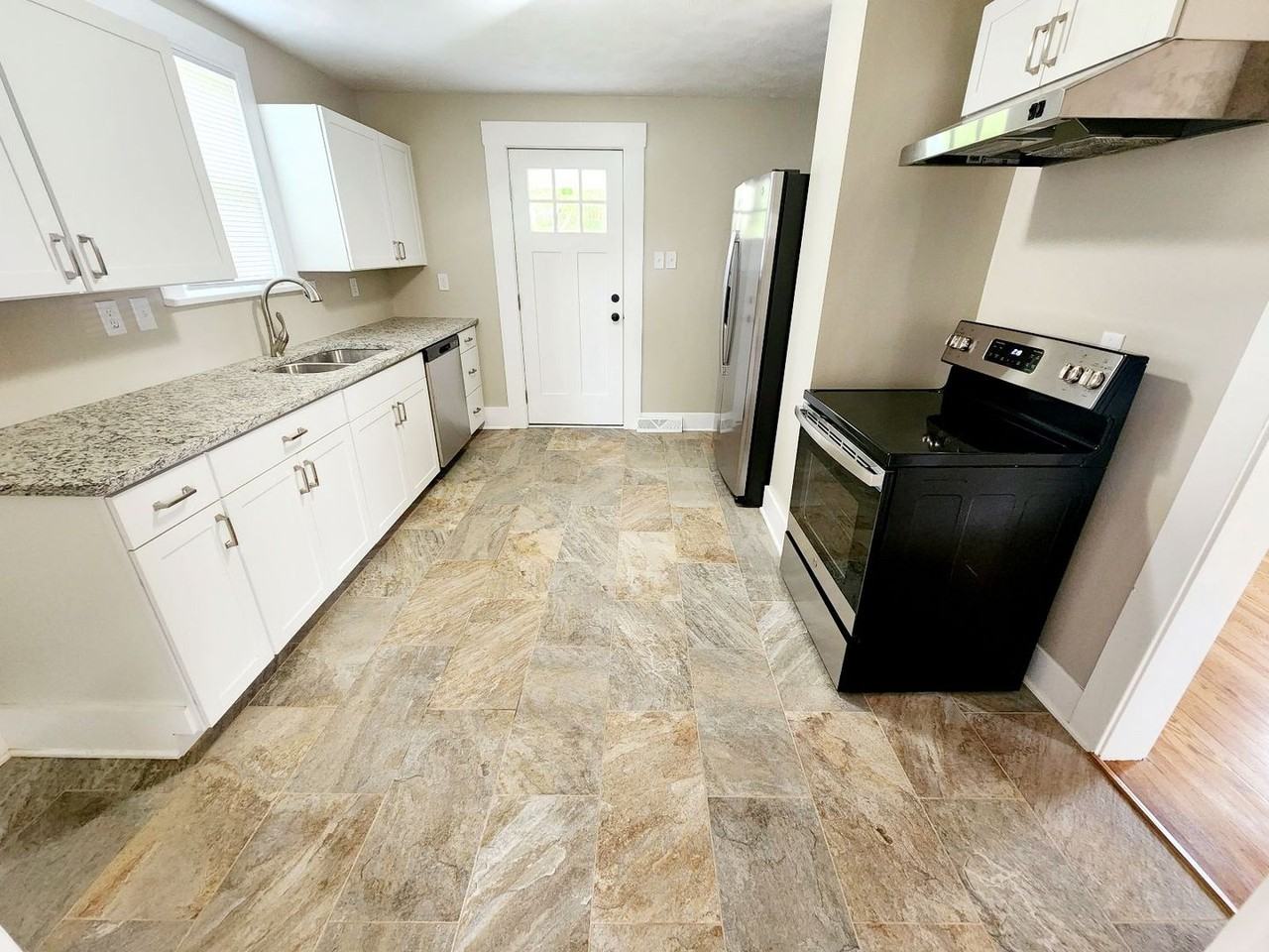 404 Junior Ave - Photo 7 of 35