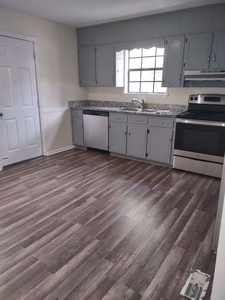 1758 6th Place Northwest - Photo 3 of 14