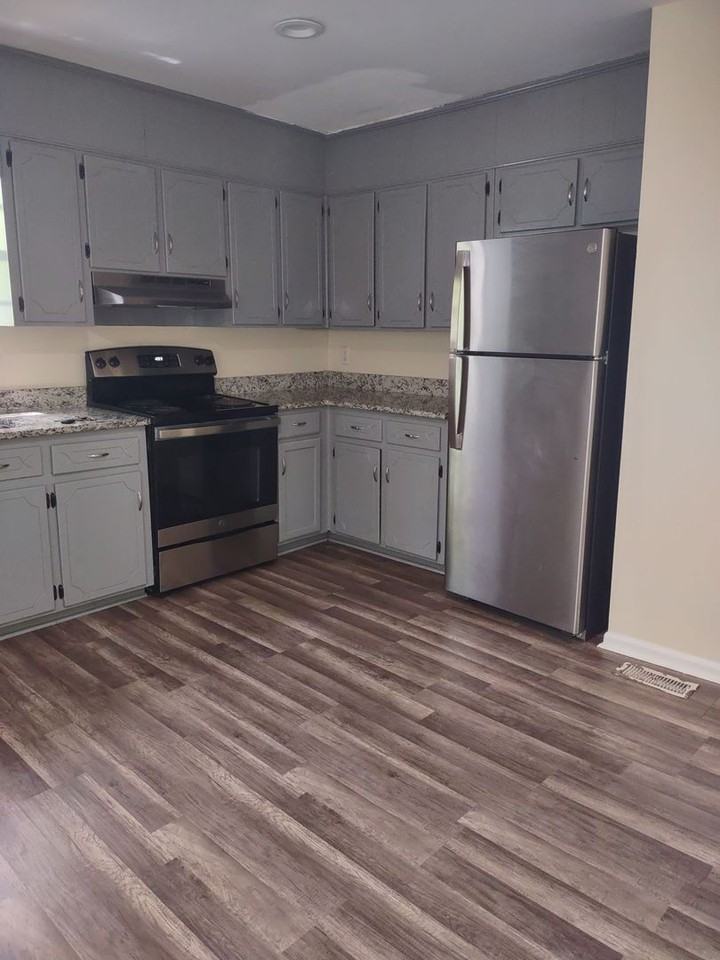 1758 6th Place Northwest - Photo 4 of 14