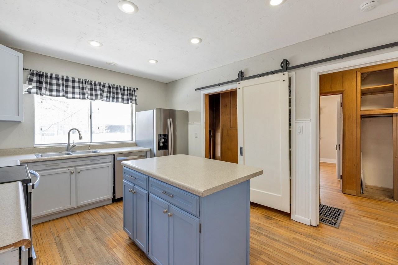 6851 W 3500 S - Photo 4 of 40