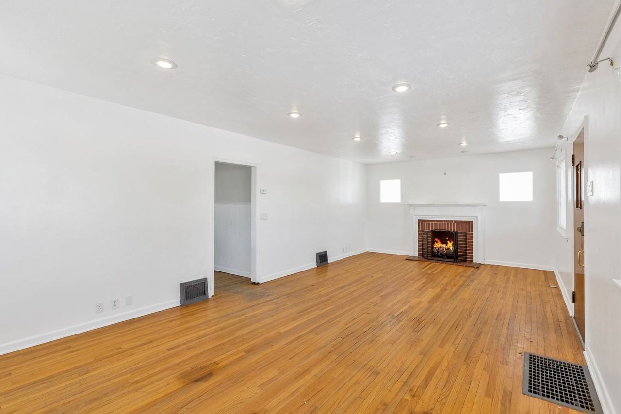 6851 W 3500 S - Photo 7 of 40