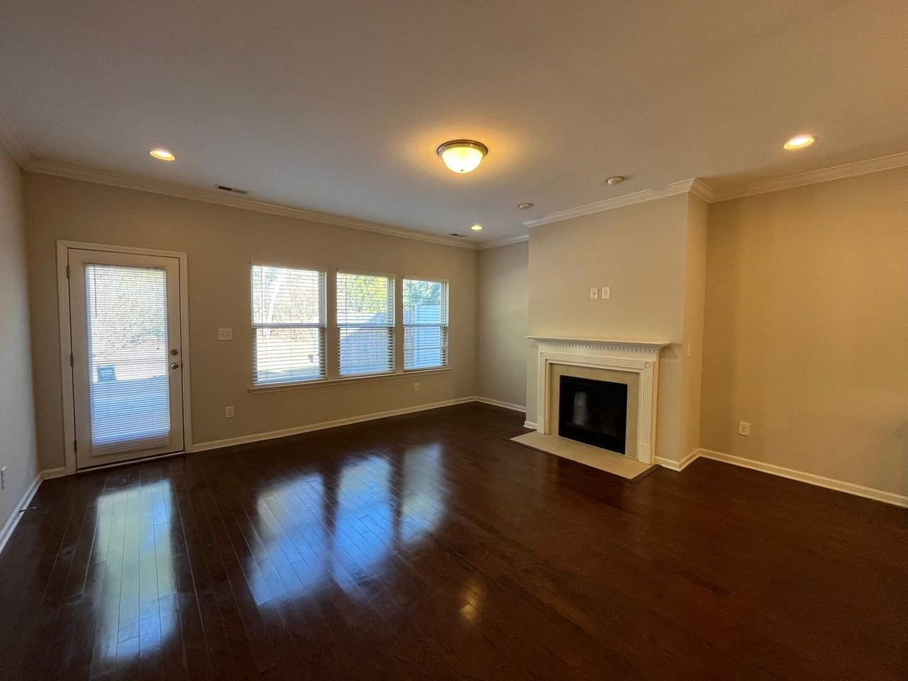 310 Princess Pl - Photo 3 of 29