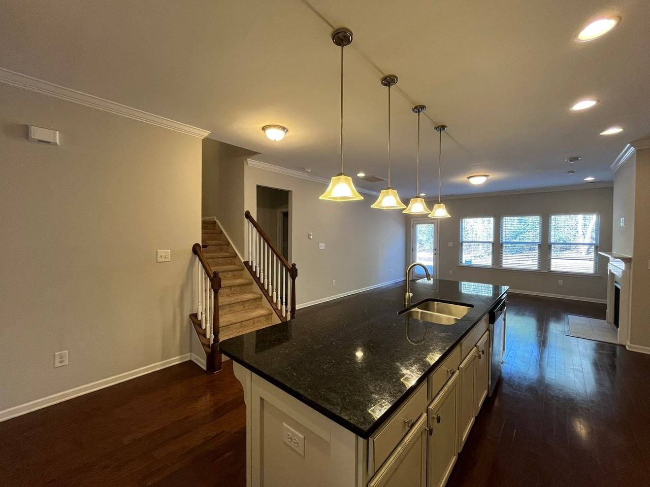 310 Princess Pl - Photo 6 of 29