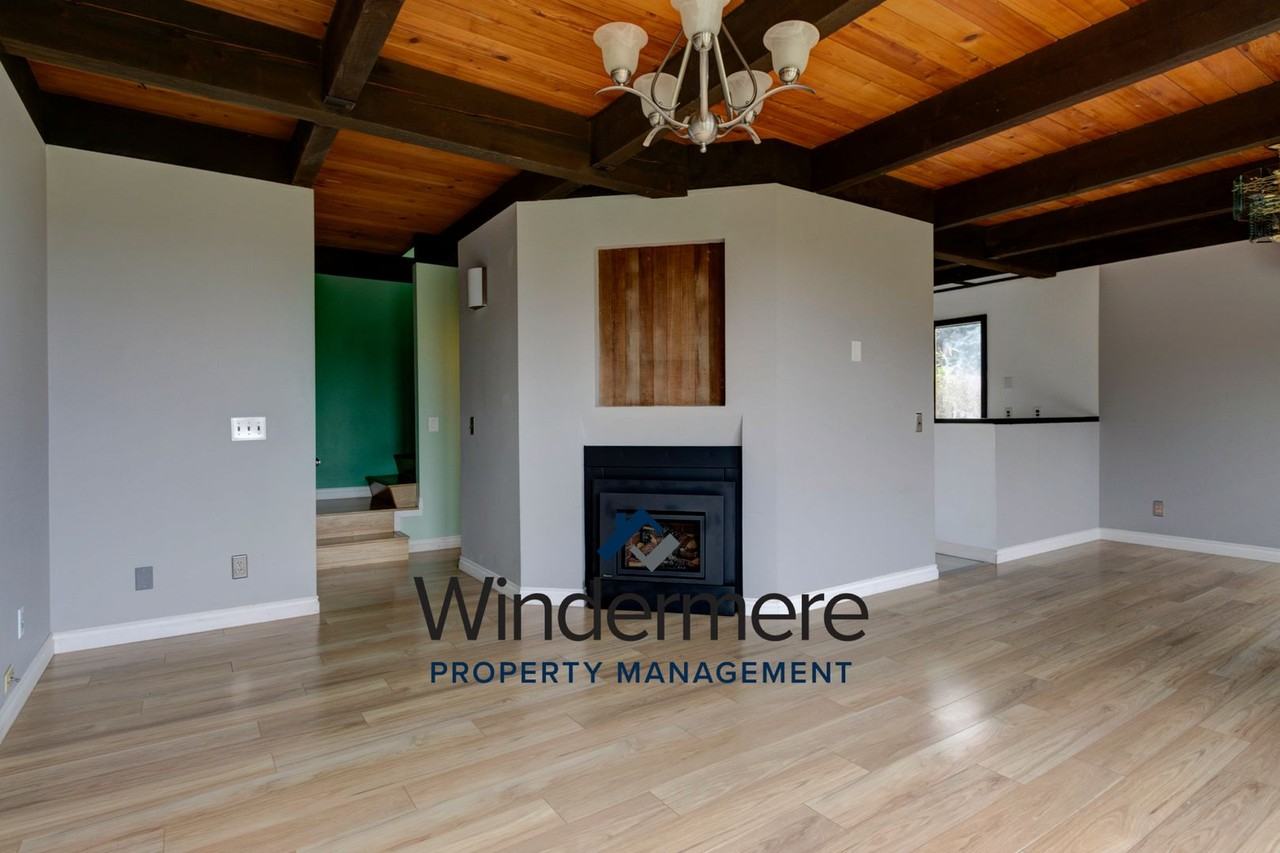 1027 Diane Ave - Photo 2 of 22