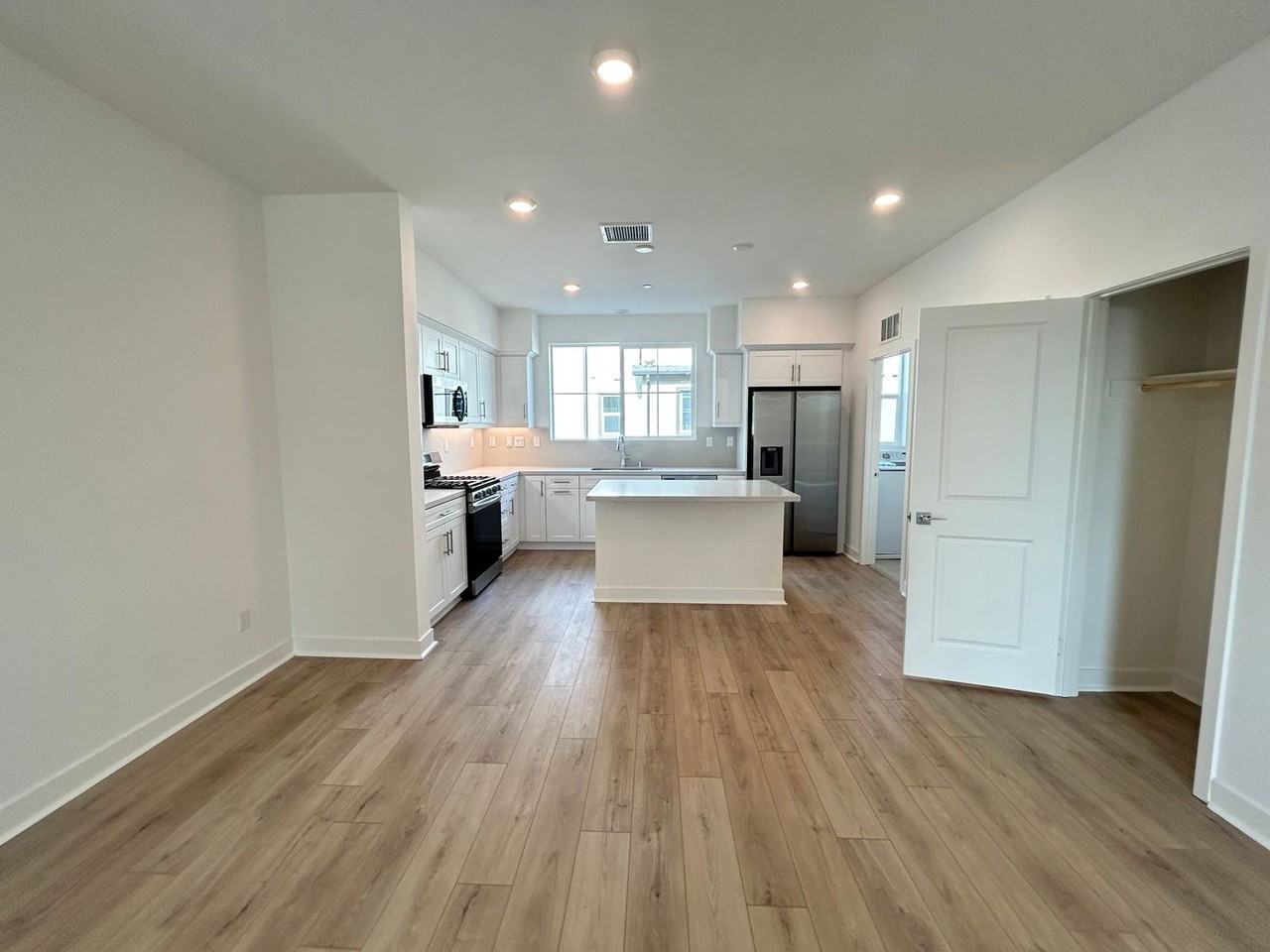 11753 Florence Ave #04 - Photo 5 of 27