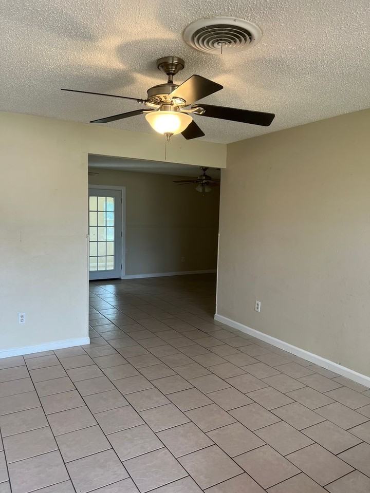 234 Shirley Dr - Photo 3 of 10