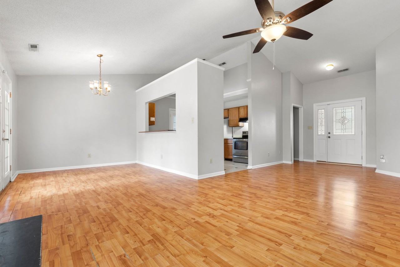 2677 Idlebrook Cir - Photo 3 of 13