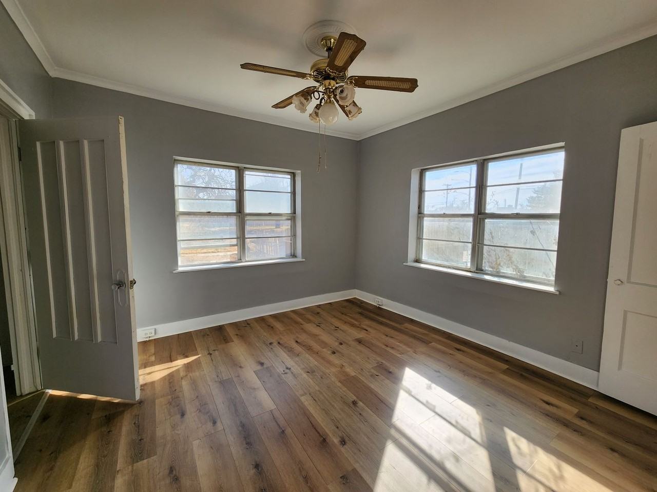 427 E Browning Ave - Photo 3 of 6
