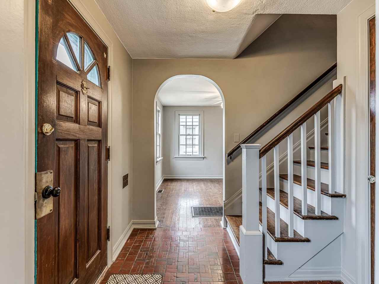 2425 Nw 18th St - Photo 3 of 23