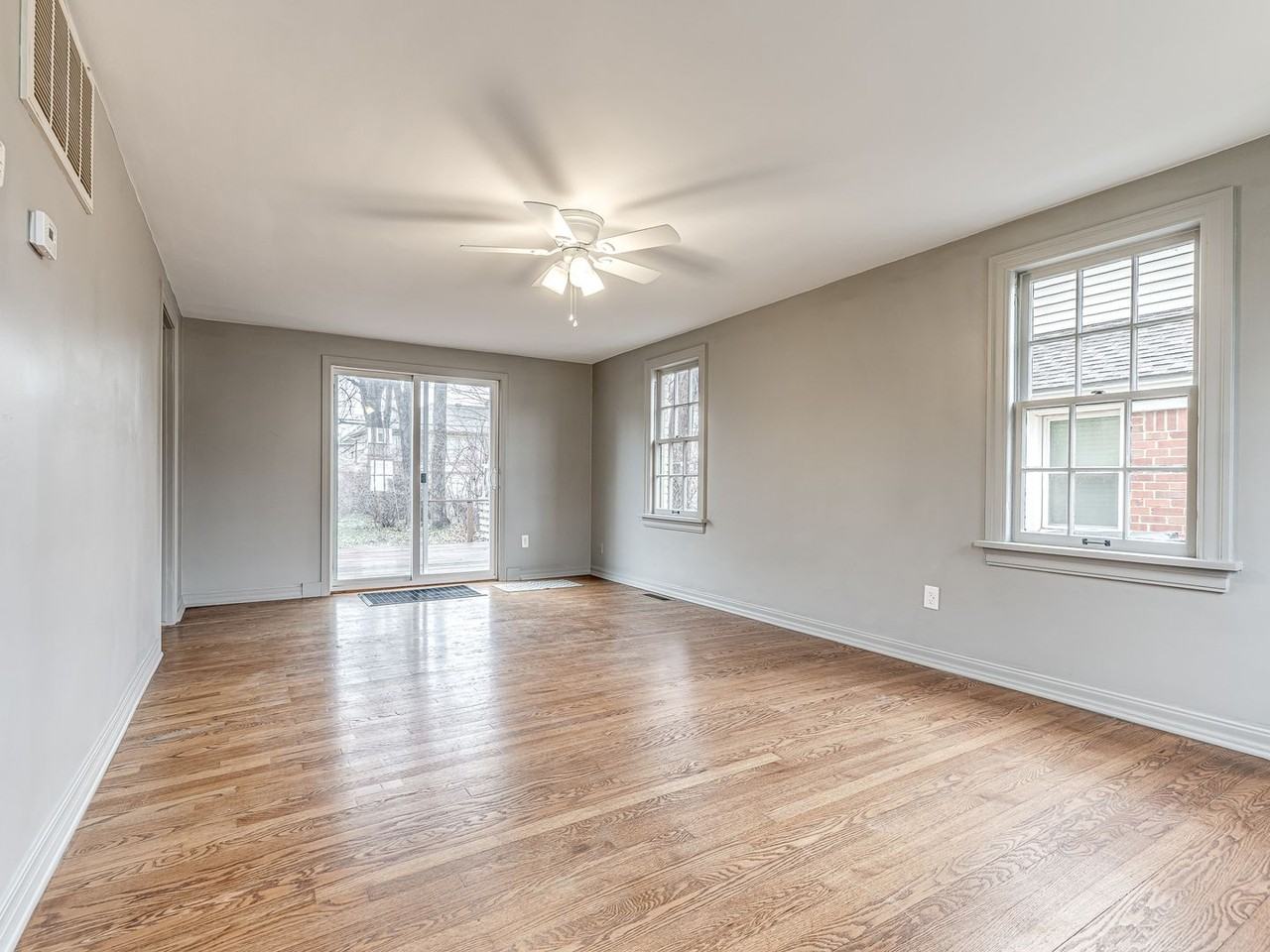 2425 Nw 18th St - Photo 4 of 23