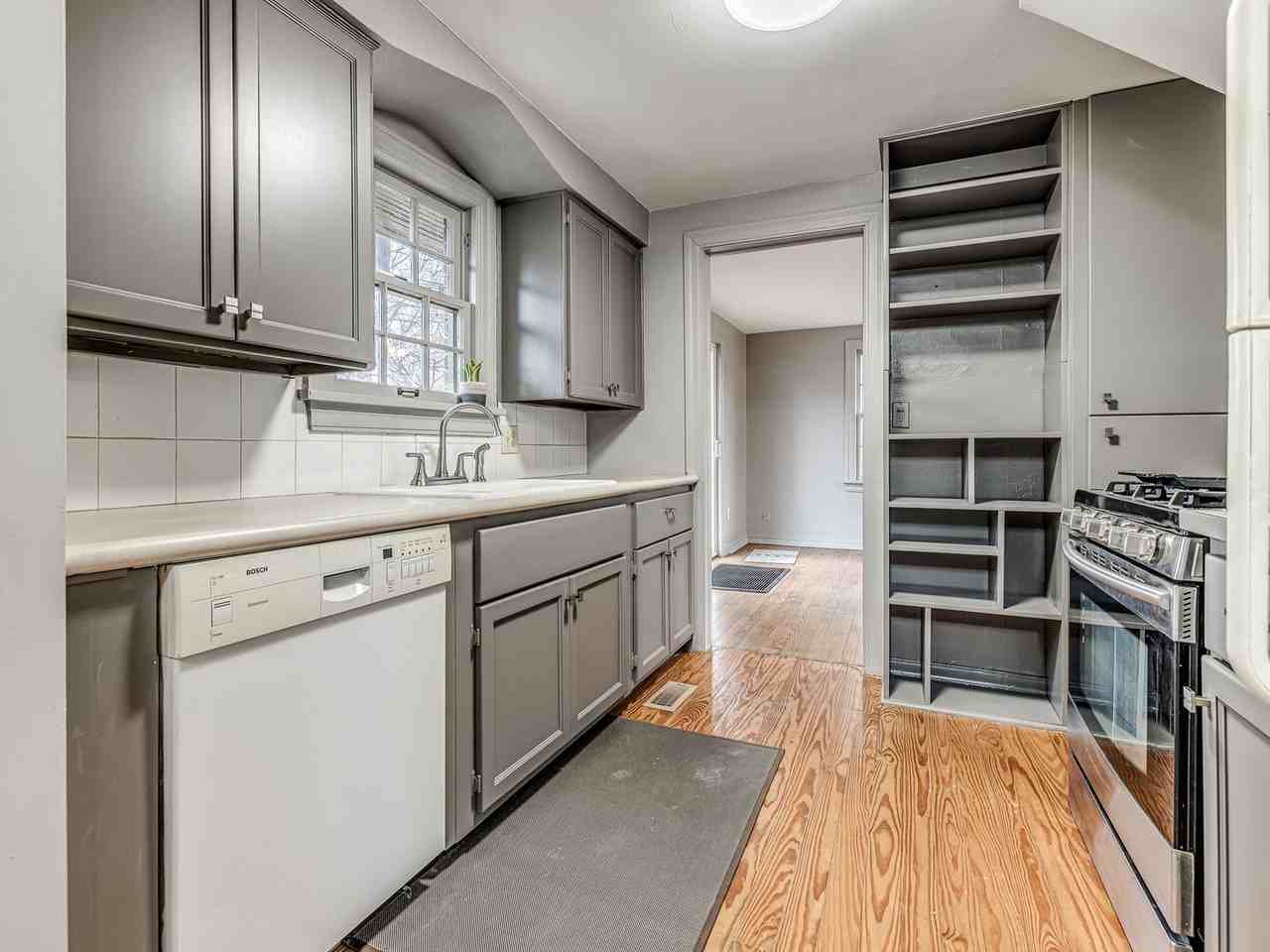 2425 Nw 18th St - Photo 7 of 23