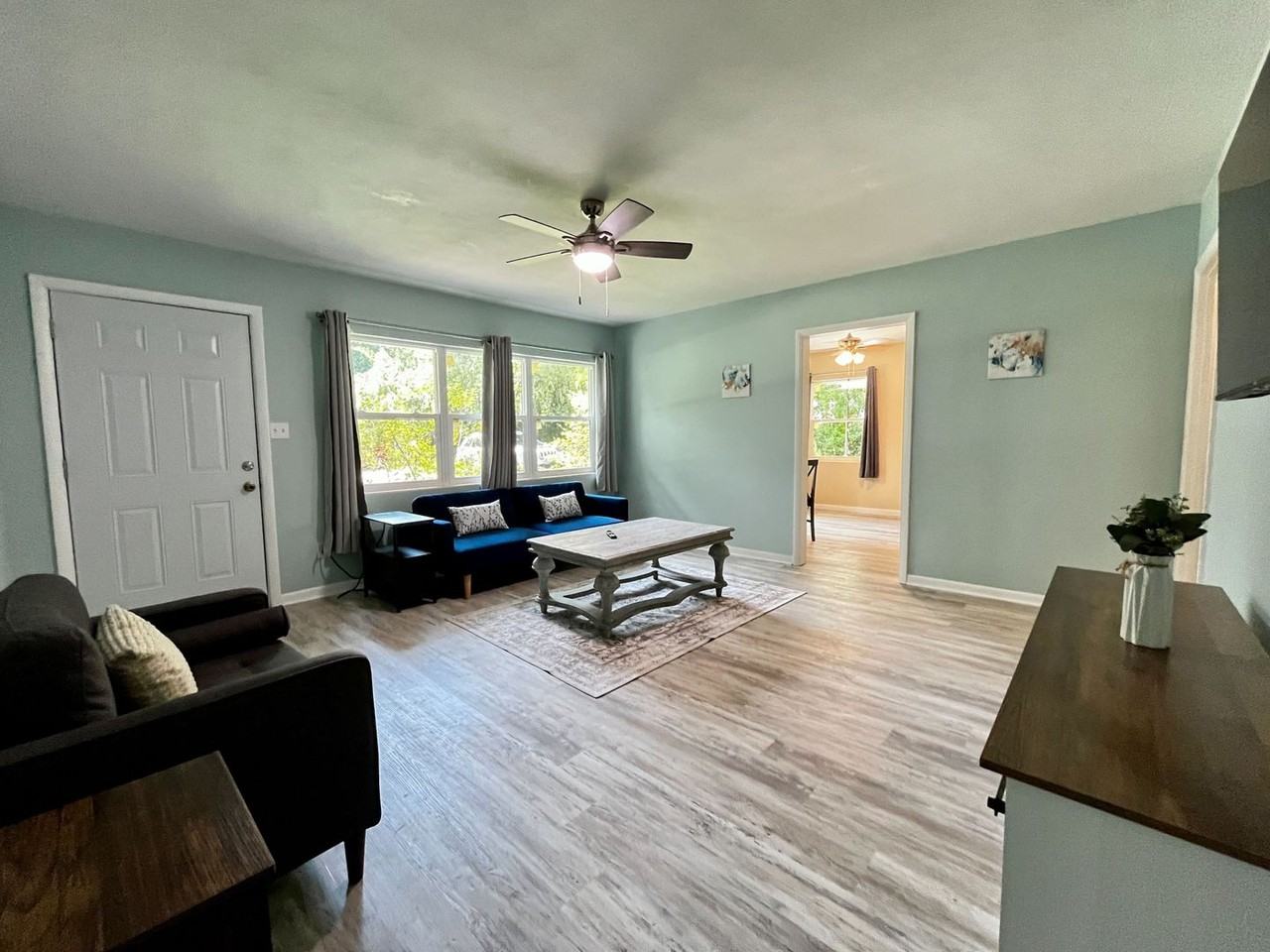 920 Ne 5th Pl - Photo 3 of 16