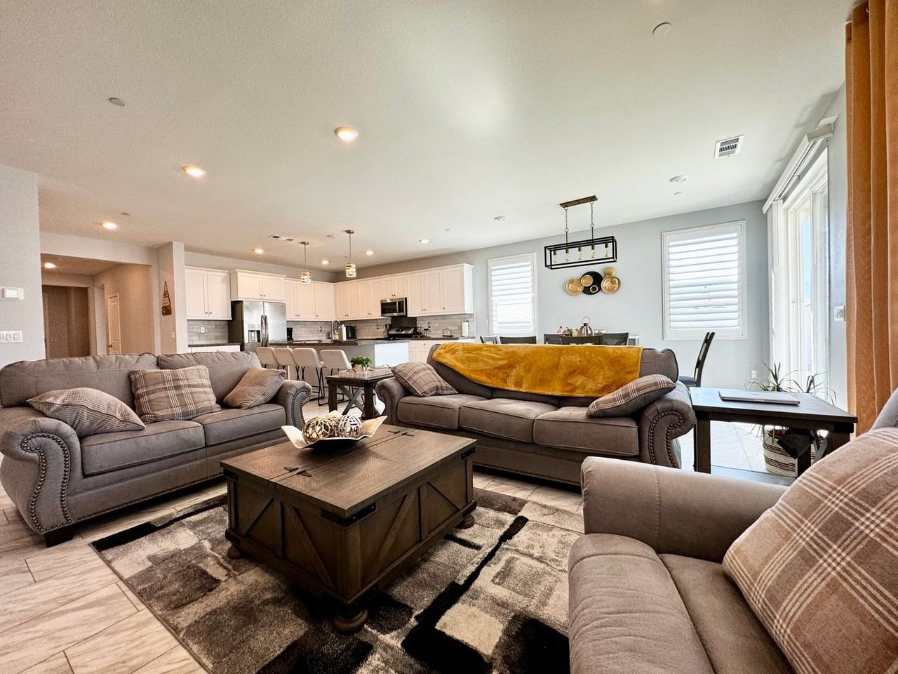 11875 E Crescent St - Photo 2 of 35