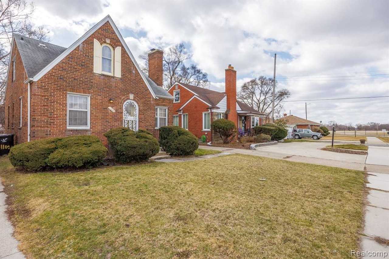 11040 Nashville St - Photo 2 of 17