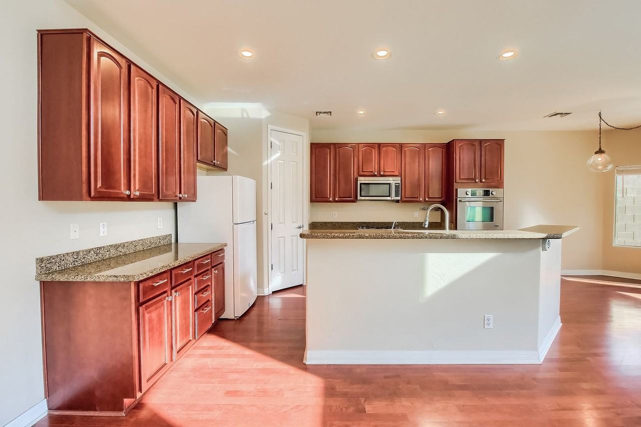 9007 S 10th Dr - Photo 5 of 22