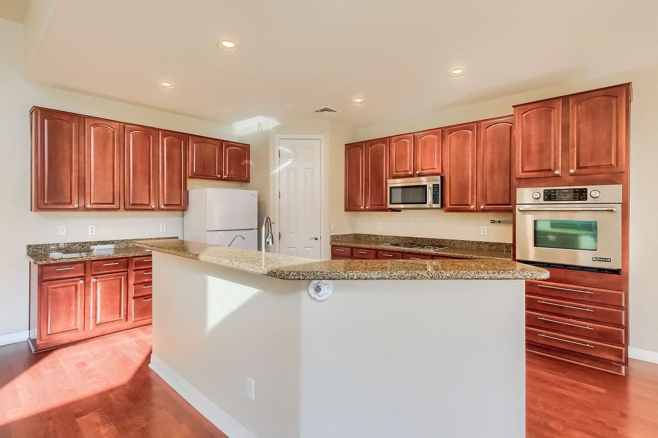 9007 S 10th Dr - Photo 4 of 22