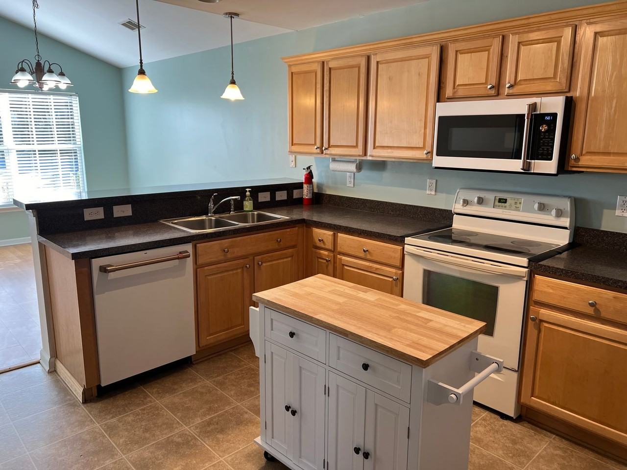 408 Moat Ct - Photo 3 of 25