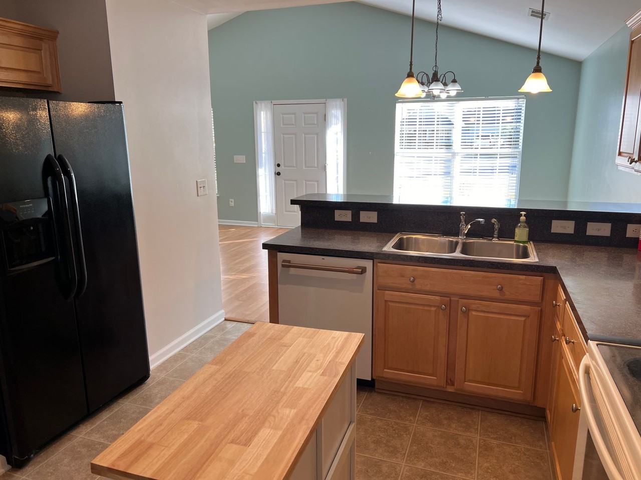 408 Moat Ct - Photo 6 of 25