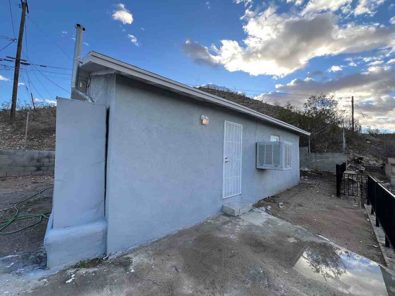 216 Hutchison St - Photo 3 of 20