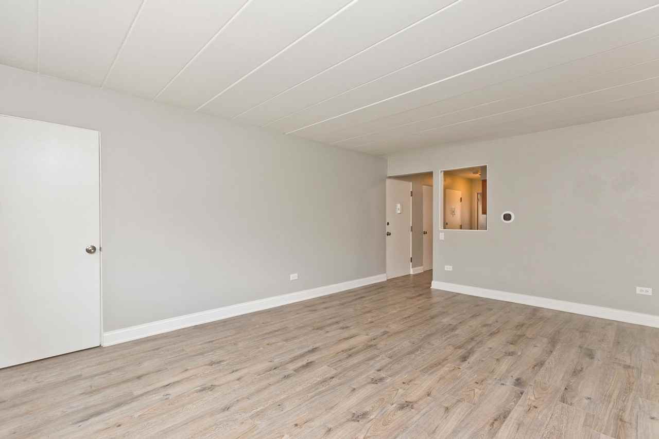 521 N Genesee St - Photo 6 of 10