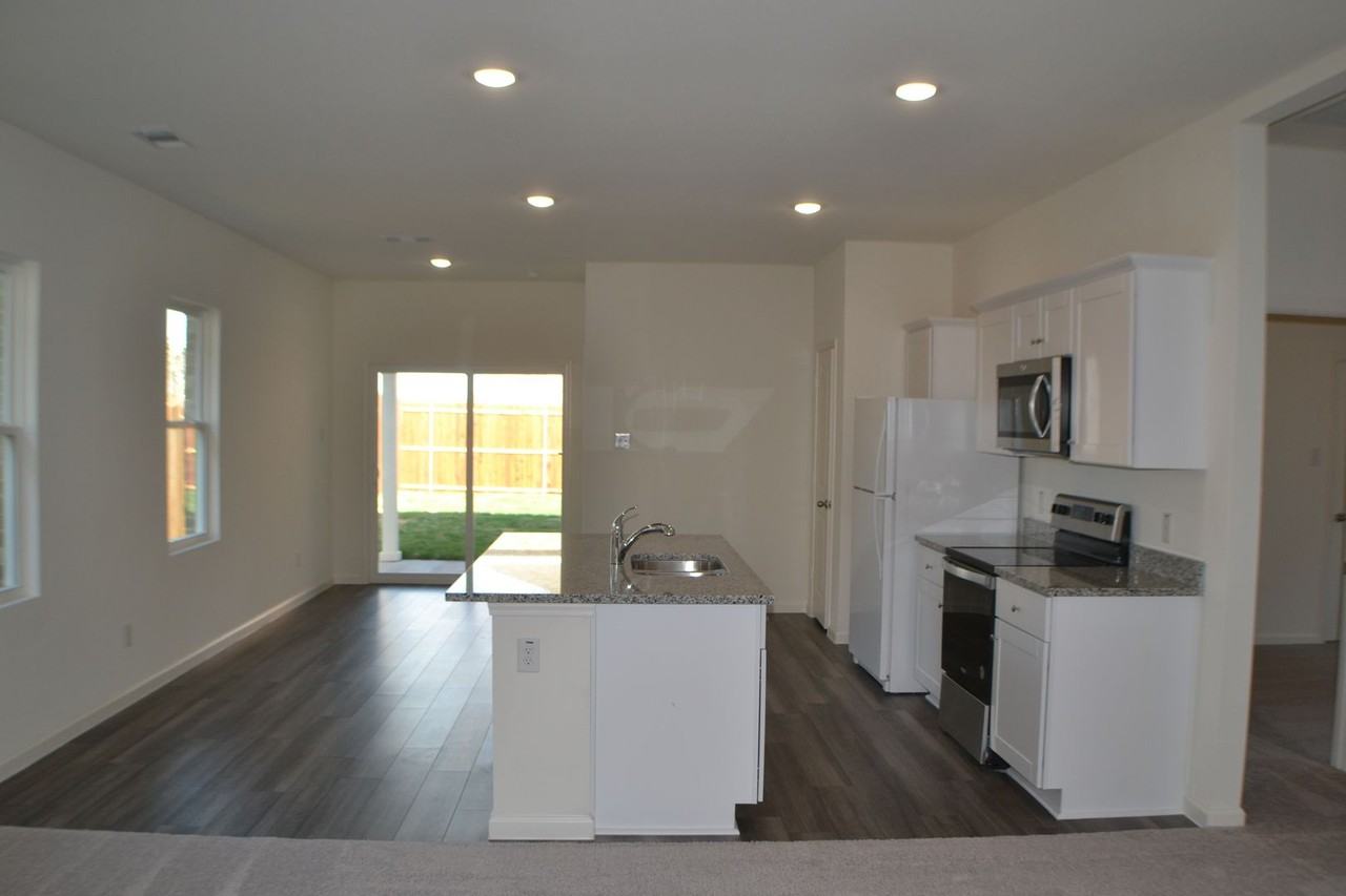 6417 Bishop Dr - Photo 2 of 14