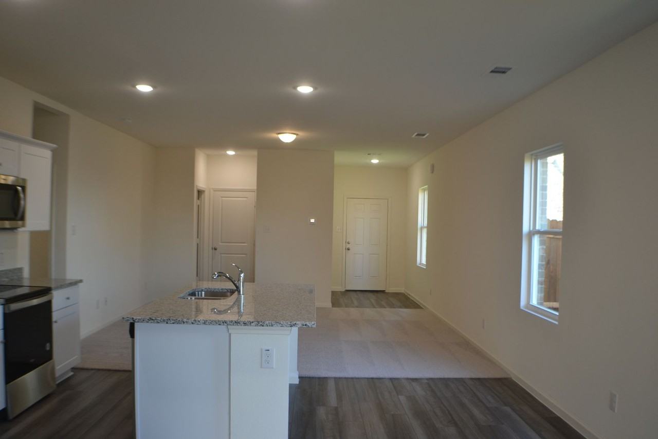 6417 Bishop Dr - Photo 4 of 14