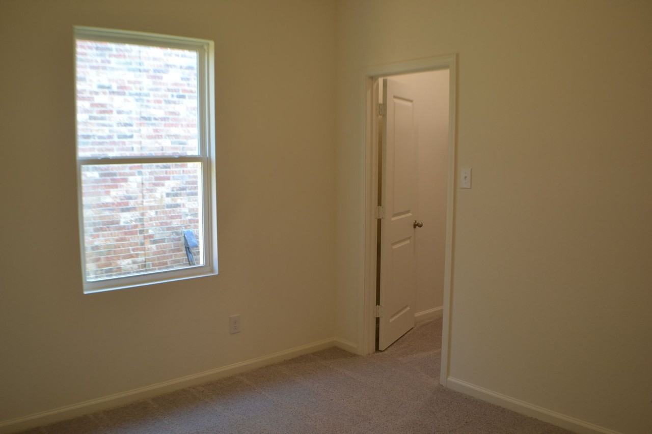 6417 Bishop Dr - Photo 6 of 14
